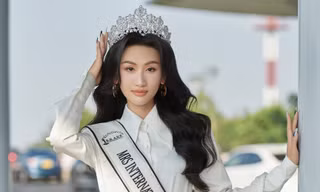 Mỹ nhân học chuyên Anh, Trần Huyền Trang hóa ‘nữ tổng tài cực ngầu’, lên đường chinh chiến Hoa hậu quốc tế