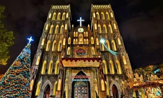 Hình ảnh Giáng sinh tại Nhà thờ Lớn khi chưa có COVID-19. Ảnh: Đ.H