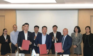 Lễ ký kết gói thầu.