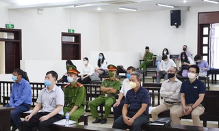 Các bị cáo tại tòa phúc thẩm.