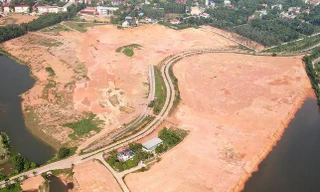 Hồ Đại Lải nhìn từ trên cao. Ảnh: Mạnh Thắng