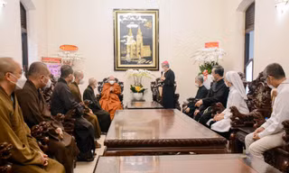 Giáo hội Phật giáo chúc mừng Giáng sinh 2021 tại Tổng Giáo phận Sài Gòn. Ảnh: T.G.P