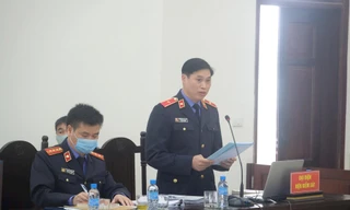 Đại diện viện kiểm sát giữ quyền công tố tại tòa.