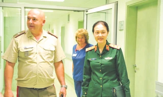 Ngoại giao nhân dân của nữ Trung tướng ngành Y 