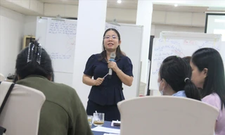 TS. Lê Thị Lâm (khoa Tâm lý giáo dục, Trường ĐH Sư phạm, ĐH Đà Nẵng) khuyến khích các thầy cô giáo đồng hành nhiều hơn nữa với học sinh Ảnh: Thanh Hiền