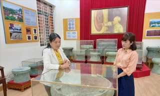 Một số hình ảnh trưng bày trống đồng, hiện vật cổ tại Bảo tàng cổ vật Đông Sơn 