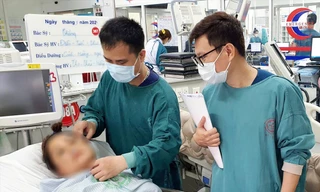 Bệnh nhân ngộ độc nước ion kiềm điều trị tại BV Bạch Mai 