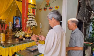 Cả làng lo tang người 'chịu tang cả làng'