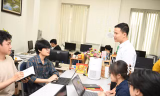 Bạn trẻ dành thời gian học tập, phát triển bản thân thay vì cuốn vào các cuộc tranh cãi vô bổ trên mạng xã hội ẢNH: DƯƠNG TRIỀU