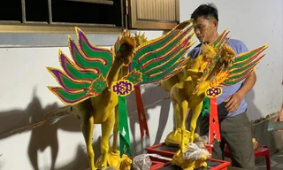 Ông Tạ Văn Bình người nhiều năm làm gà “bay” dâng cúng bàn thờ tổ tiên tại Hà Tĩnh