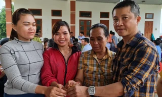 Ba nữ trưởng bản của người Mã Liềng trong ngày mừng sản xuất thành công măng sấy khô bằng công nghệ mới