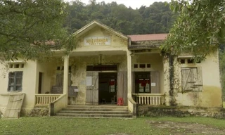 Chậm di dời khiến cuộc sống của nhiều người dân vùng bị ảnh hưởng gặp nhiều khó khăn 