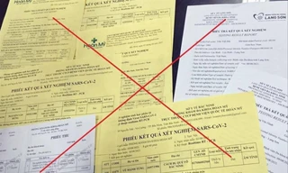 Giấy xét nghiệm COVID-19 giả thu được từ văn phòng Công ty TNHH thiết kế in ấn quảng cáo Thiên Nhân (Bắc Ninh)