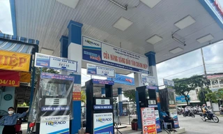 Cửa hàng xăng dầu Tân Chánh Hiệp, quận 12, TPHCM treo biển hết xăng ngày 26/10 ảnh: U.P 