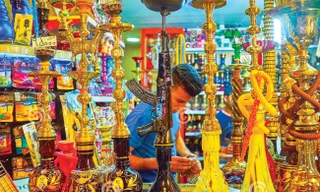 Một cửa hàng shisha ở thành phố cổ Shiraz, Iran