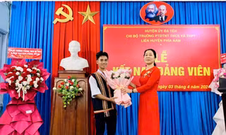 Lễ kết nạp Đảng viên DTTS đầu tiên của tỉnh Lâm Đồng