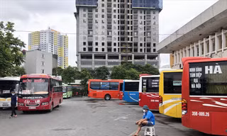 Việc tăng giá vé tác động lớn đến số lượng hành khách đi xe Ảnh: Anh Trọng 