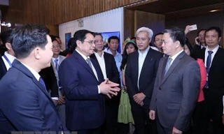 Thủ tướng Phạm Minh Chính chiều 5/6 trao đổi với các chuyên gia tại Diễn đàn Kinh tế Việt Nam 