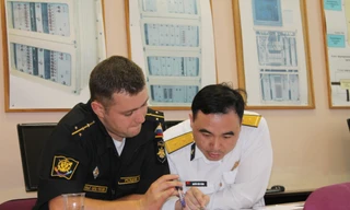 Thủy thủ tàu ngầm Việt Nam (bên phải) trong thời gian học tập ở Liên bang Nga