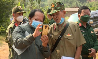 Cựu chiến binh Đặng Hà Thụy (thứ 2 bên phải phía trên hàng đầu) Ảnh: A.Dũng 