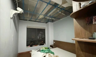 Trần thạch cao một căn hộ chung cư ở Hà Nội sập sau bão Ảnh: ST