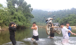 Tác giả tác nghiệp ở huyện miền núi Nghệ An 