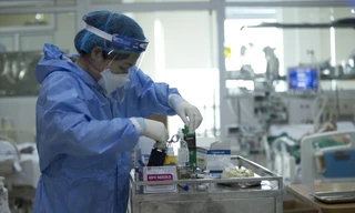 Biến thể Omicron có thể gây quá tải hệ thống y tế