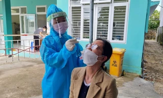 Số ca nhiễm COVID-19 tại Đà Nẵng tiếp tục tăng gây áp lực cho đội ngũ y tế Ảnh: Thanh Trần 