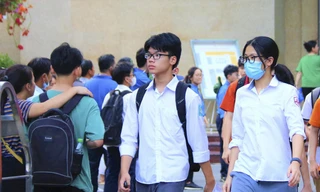 Học sinh dự thi tuyển sinh vào lớp 10 Trường THPT Chuyên Khoa học Tự nhiên năm 2023