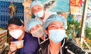 Nhiều nghệ sĩ tham gia bếp ăn của Hội nghệ sĩ sân khấu hỗ trợ tuyến đầu mỗi ngày