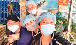 Nhiều nghệ sĩ tham gia bếp ăn của Hội nghệ sĩ sân khấu hỗ trợ tuyến đầu mỗi ngày