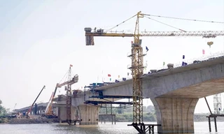 Thi công cầu Núi Đọ trên cao tốc Mai Sơn - Quốc lộ 45 dự kiến đưa vào khai thác cuối năm nay Ảnh: H. Việt 