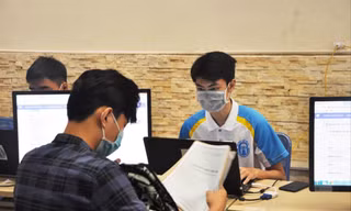 Sinh viên nhập học tại Trường ĐH Mở Hà Nội năm 2020 Ảnh: Diệp An