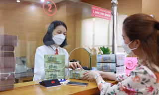 Lượng tiền gửi của người dân vào ngân hàng tăng cao, đạt 6,33 triệu tỷ đồng, mức cao nhất từ trước tới nay Ảnh: Như Ý 