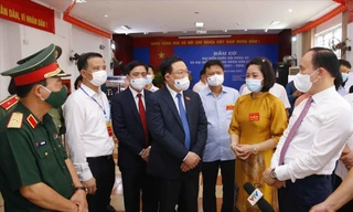 Chủ tịch Quốc hội Vương Đình Huệ kiểm tra công tác bầu cử tại Đông Anh, Hà Nội