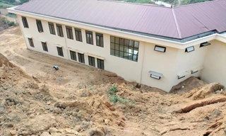 Điểm sạt lở phía sau đe dọa sự an toàn của Trường Mầm non Sùng Đô 