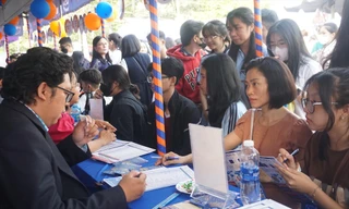 Thí sinh phụ huynh tham gia tư vấn tuyển sinh tại TPHCM ảnh minh họa: Nguyễn Dũng