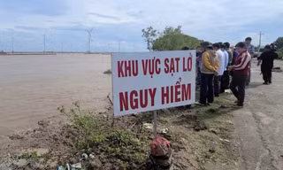 Đê biển Bạc Liêu tiếp tục sạt lở, nguy cơ vỡ