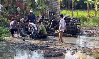 Máy cày lật úp đè người đàn ông tử vong