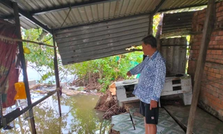 Hàng chục căn nhà sạt lở do nạo vét kênh