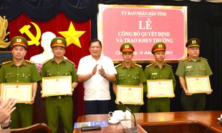 Khen thưởng tập thể, cán bộ chiến sỹ bắt nhóm cướp đường sông