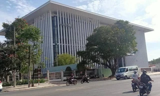 Hai phó giám đốc sở ở Cà Mau gửi đơn xin nghỉ công tác trước tuổi