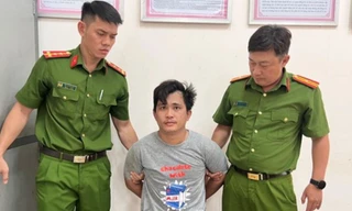 Tạm giam 'nghịch tử' đánh mẹ, đâm thành viên tổ an ninh trật tự