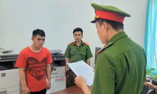 Đi thu tiền hàng cho công ty rồi chiếm đoạt gần 300 triệu đồng