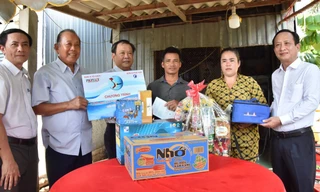 Cùng ngư dân thắp sáng đèn trên biển: ‘Tôi mừng lắm, không ngủ được luôn’