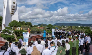 Gần 200 sinh viên dâng hương tri ân các anh hùng liệt sĩ tại Phú Quốc