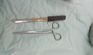 Cãi lộn với vợ, chồng lấy dao tự đâm thủng bụng 