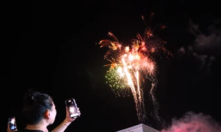 Màn pháo hoa rực sáng trời Cà Mau, Bạc Liêu đánh dấu thời khắc lịch sử