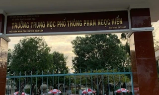 Kỷ luật giáo viên nhận tiền dạy kèm học sinh thi lại
