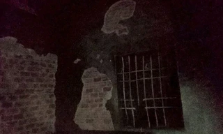 Khởi tố kẻ tạt xăng đốt nhà, đuổi chém người yêu đồng giới